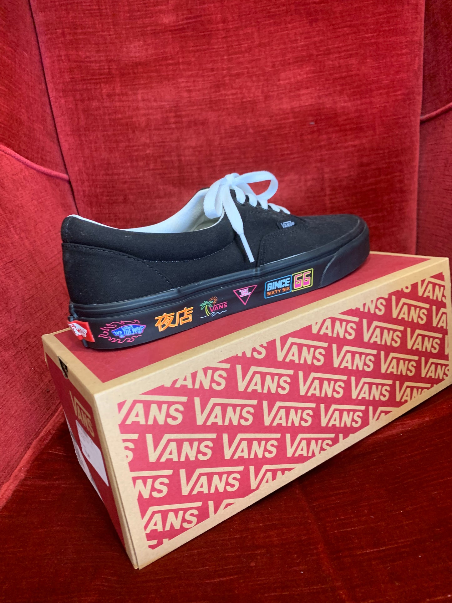 Vans - Era nero con scritte neon