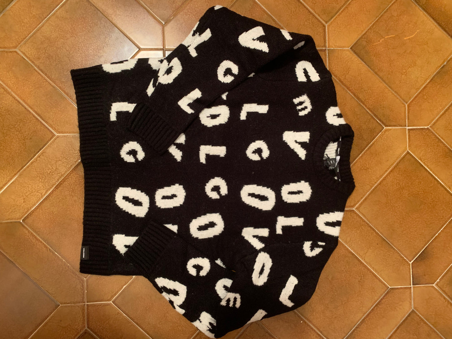 Volcom - Maglione nero con lettere del logo